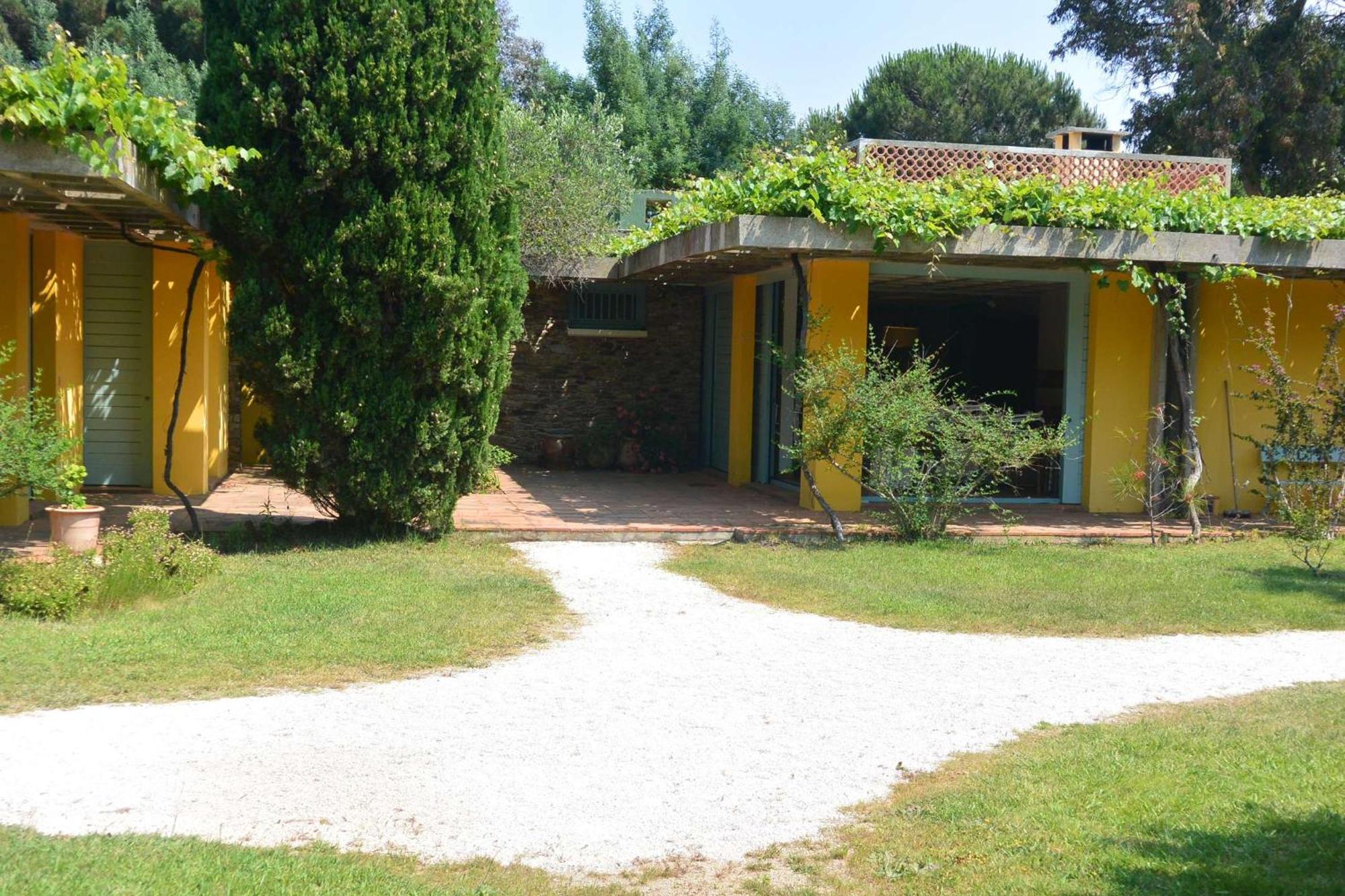 Agreable Fleurie Sur L'ile De * Porquerolles